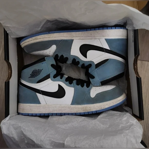 Jordan 1 Retro High OG University Blue (PS) Size 2.5 - Picture 2 of 6